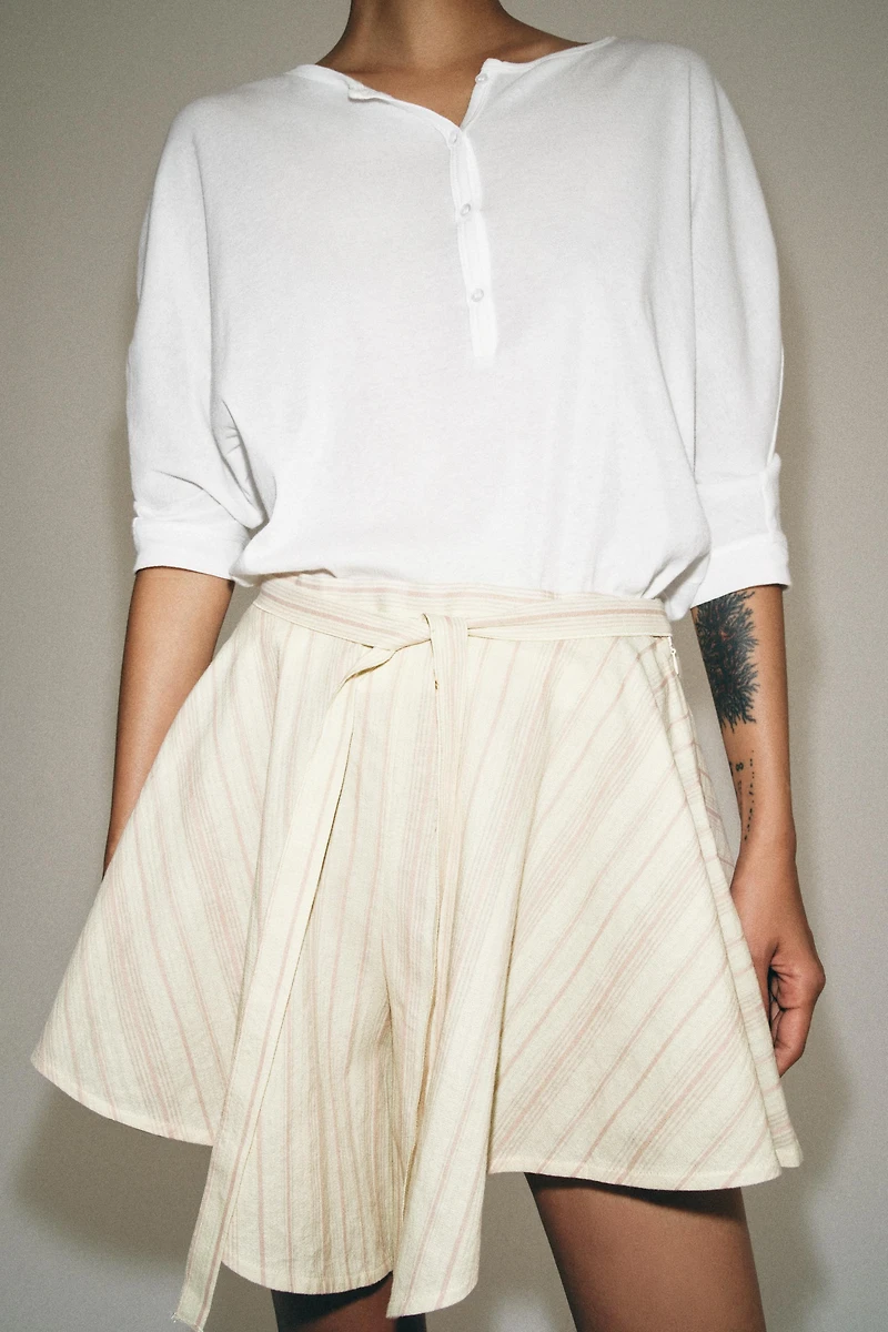 STRIPED PLEATED SHORTS ZW COLLECTION