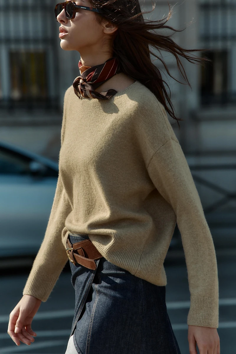 WOOL KNIT SWEATER