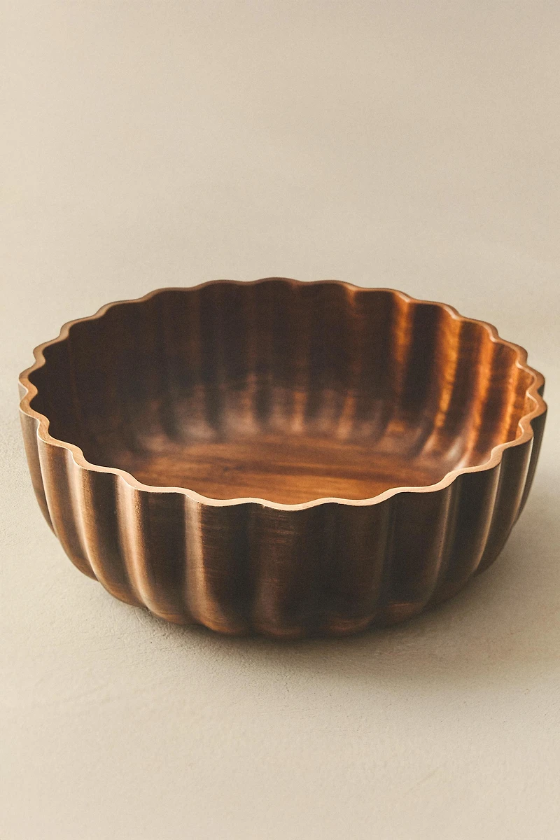 SCALLOPED SALAD BOWL