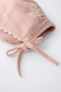EMBROIDERED FLOWER BONNET