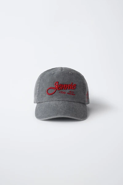 CASQUETTE EFFET DÉLAVÉ BRODÉE JENNIE RUBY®