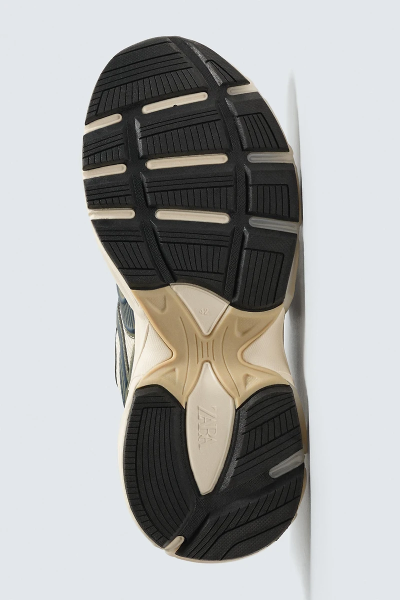 BASKETS À SEMELLES ÉPAISSES