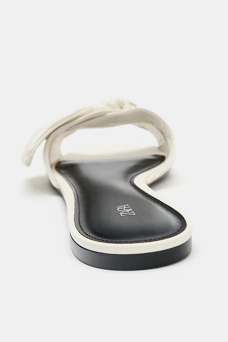 SANDALES PLATES EN CUIR AVEC NŒUD