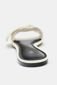 SANDALES PLATES EN CUIR AVEC NŒUD