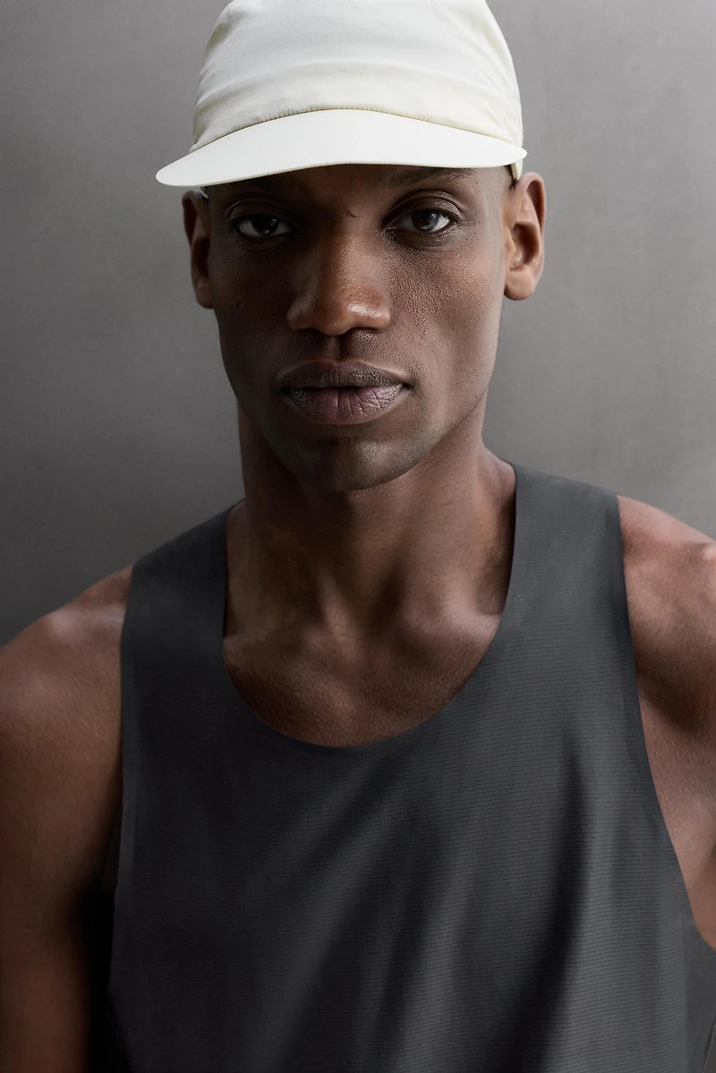 LIGHTWEIGHT RUNNING TANK TOP