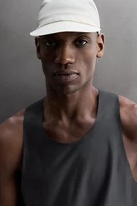 LIGHTWEIGHT RUNNING TANK TOP