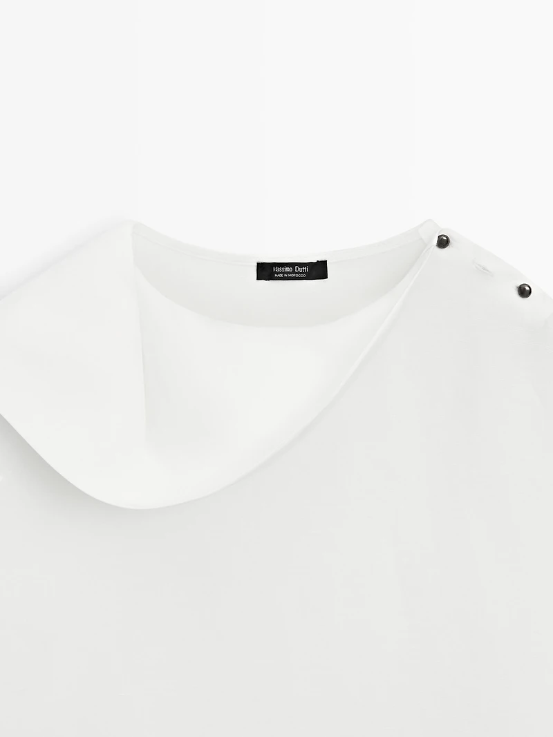 Flowing shirt with button details