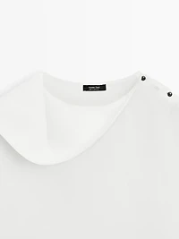 Flowing shirt with button details