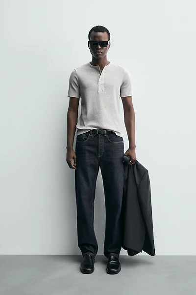 BUTTON-NECK T-SHIRT