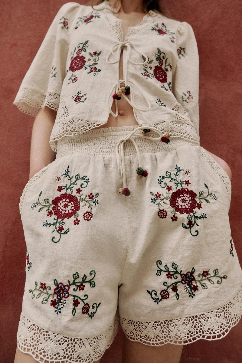 EMBROIDERED FLORAL SHORTS