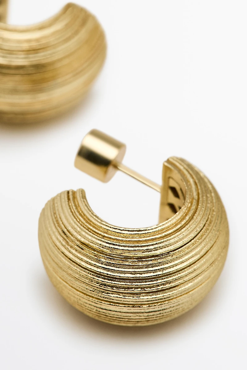 Raised design hoop earrings