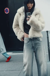 MANTEAU COURT EFFET FOURRURE AVEC BRANDENBOURGS