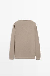 Long sleeve henley neck T-shirt