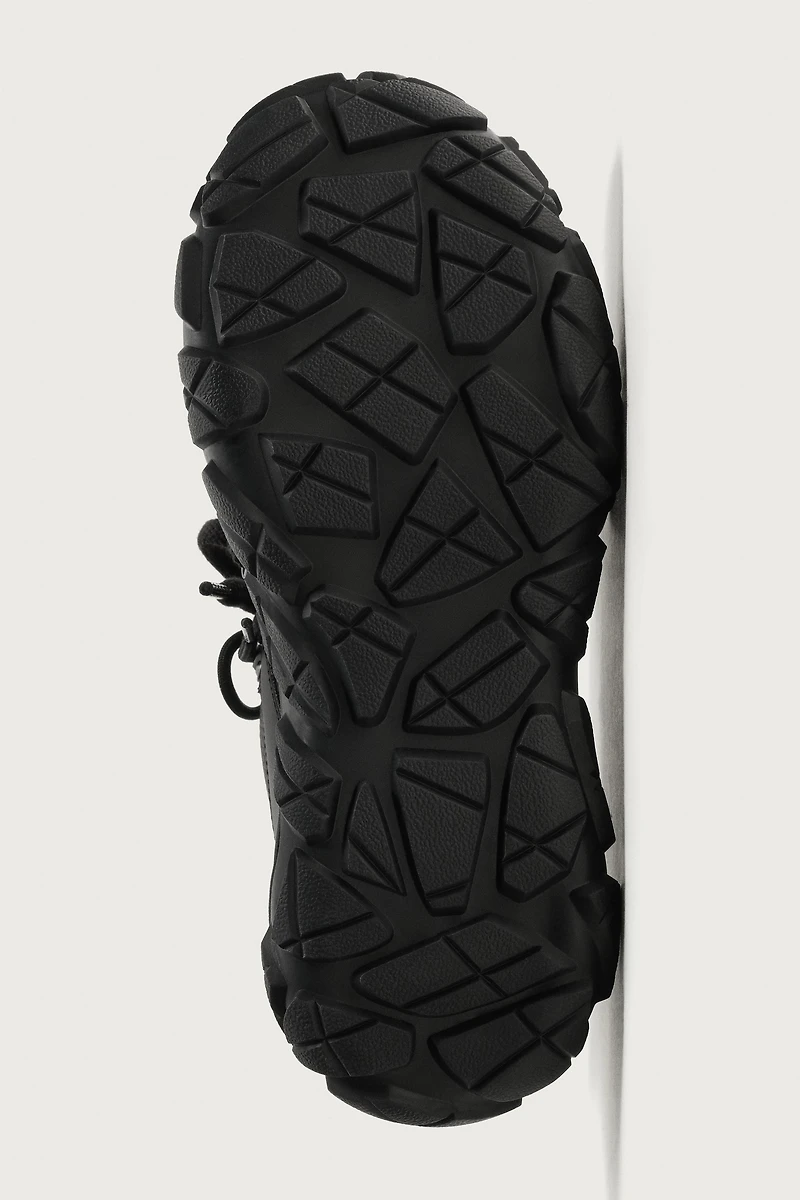 CHUNKY SOLE SNEAKERS