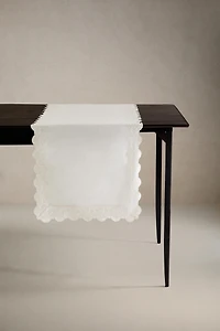 CHEMIN DE TABLE BRODÉ DENTELLE