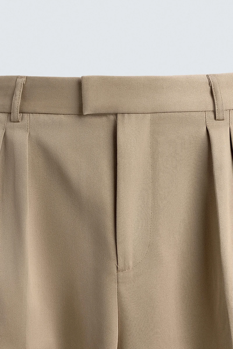 RELAXED FIT PLEATED PANTS
