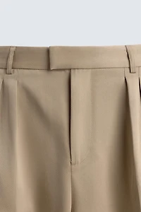 RELAXED FIT PLEATED PANTS