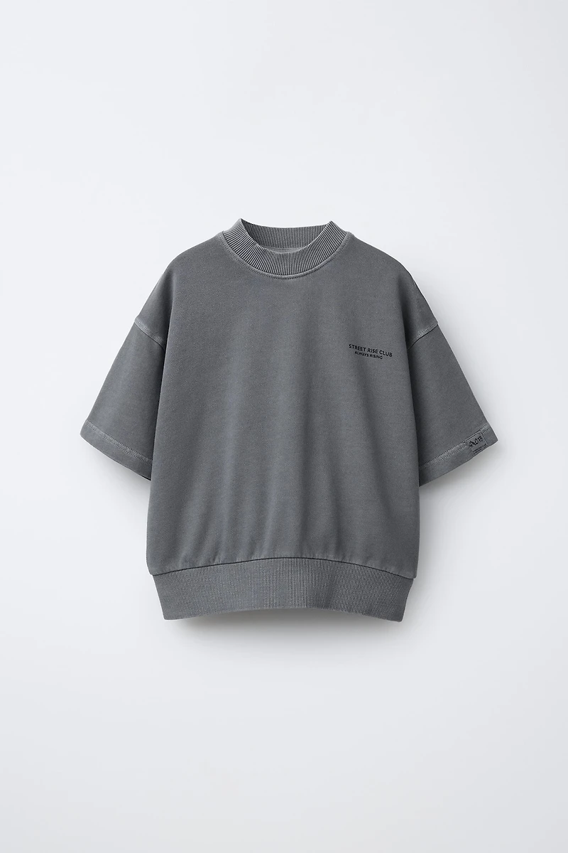 ENSEMBLE SWEAT-SHIRT À MANCHES COURTES ET SHORT CARGO