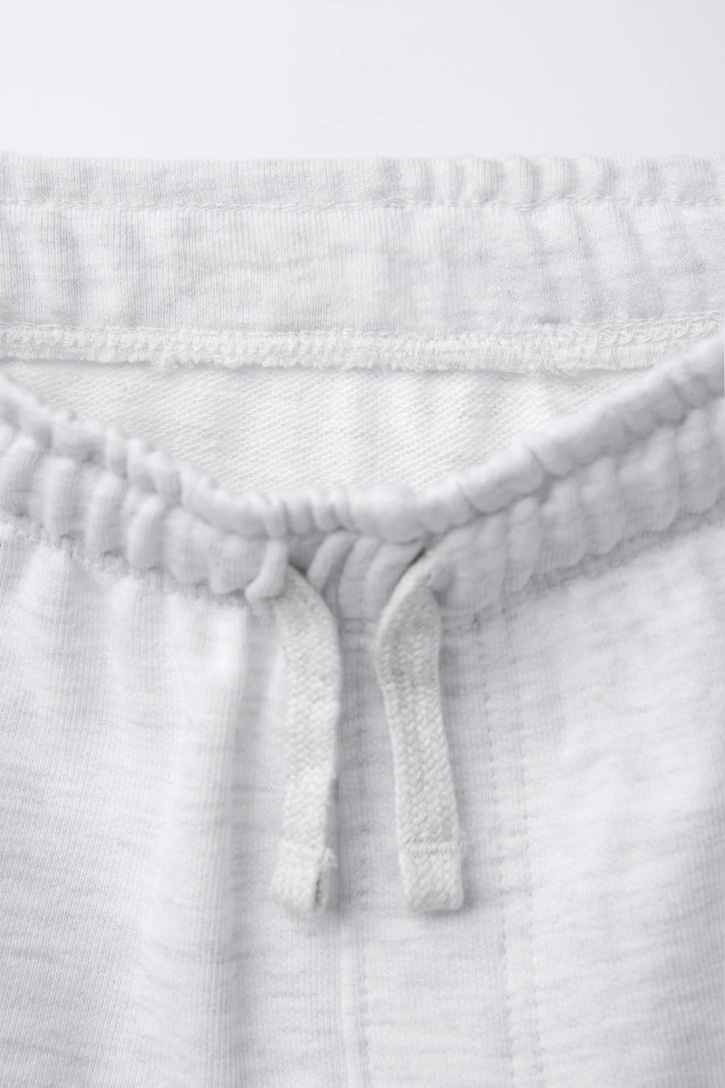 STRAIGHT FIT EMBOSSED TEXT TERRY SHORTS