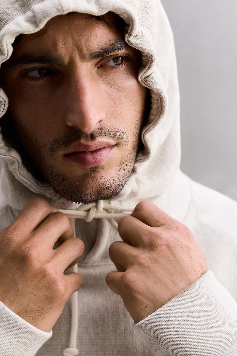 RELAXED FIT HOODIE SWEATSHIRT