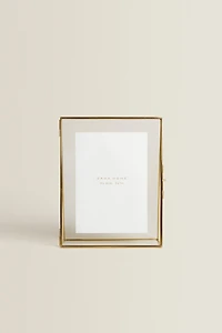 TRIANGULAR STRUCTURE PICTURE FRAME