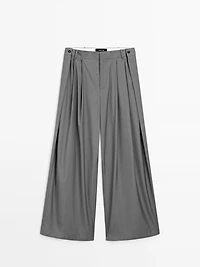 Flowing trousers with darts