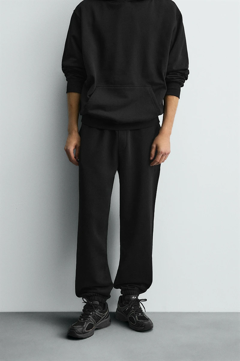 RELAXED FIT JOGGING PANTS