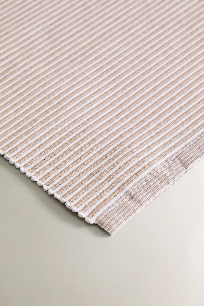 NEEDLECORD PLACEMAT