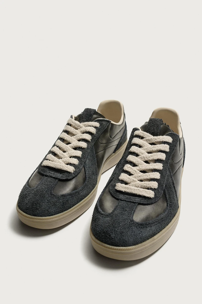 RETRO STYLE SNEAKERS