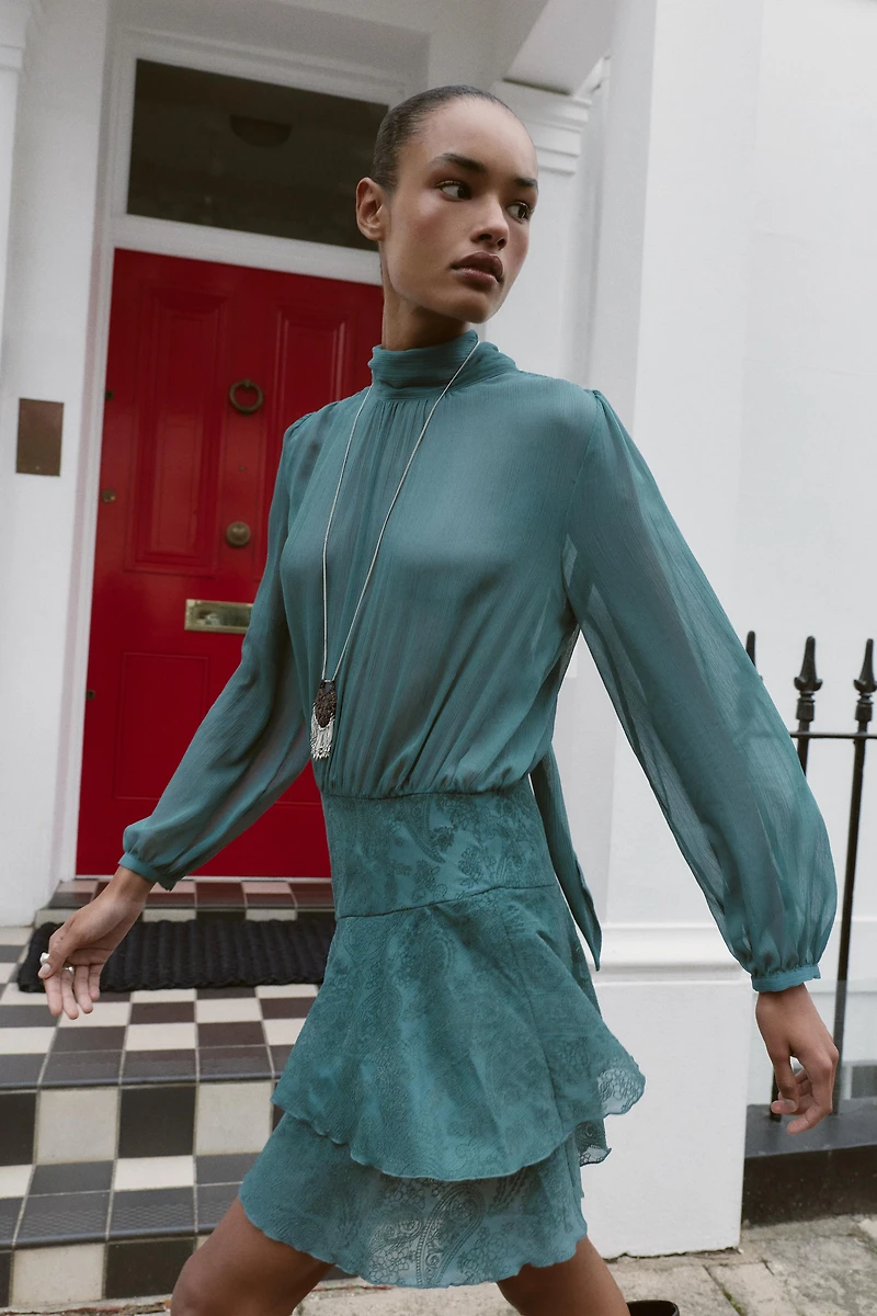 ROBE COURTE BIMATIÈRE À VOLANTS