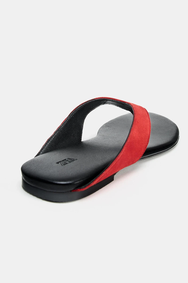 FLAT LEATHER SANDALS