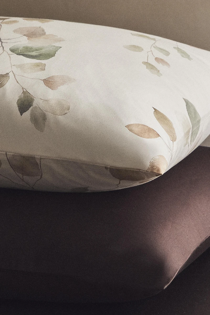 SATEEN PILLOWCASE WITH LEAF PRINT