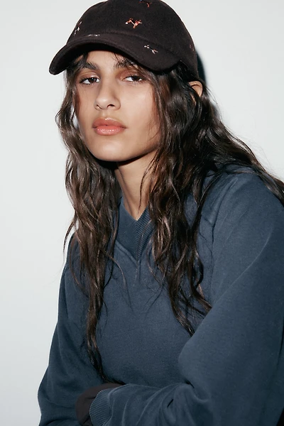 WOOL CAP WITH DOG EMBROIDERY