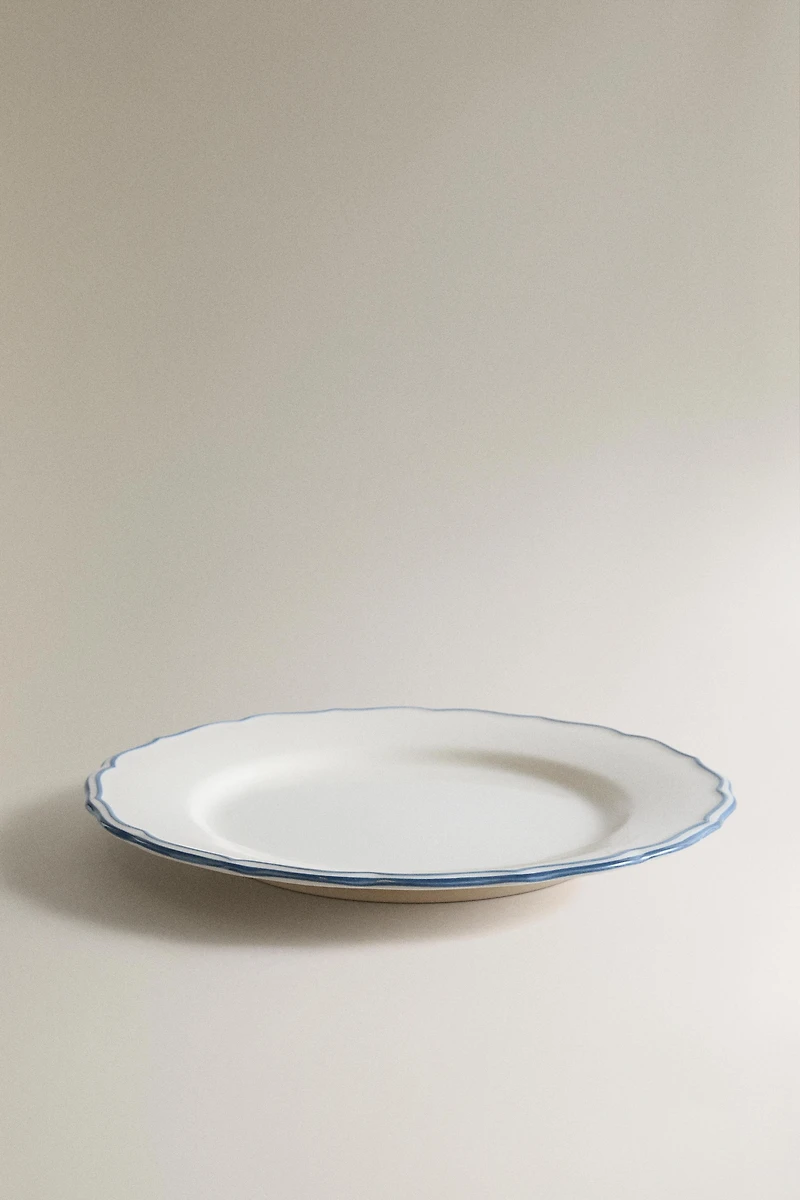 WAVY EARTHENWARE DINNER PLATE