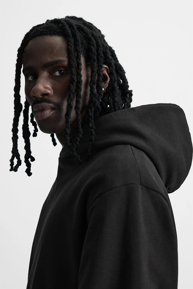 BASIC HOODIE SWEATSHIRT