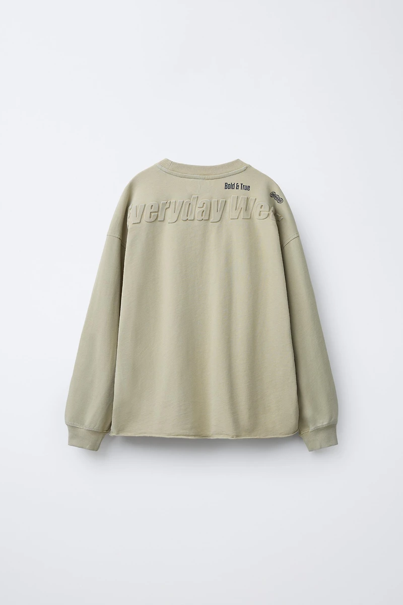 WASHED EFFECT EMBOSSED TEXT T-SHIRT