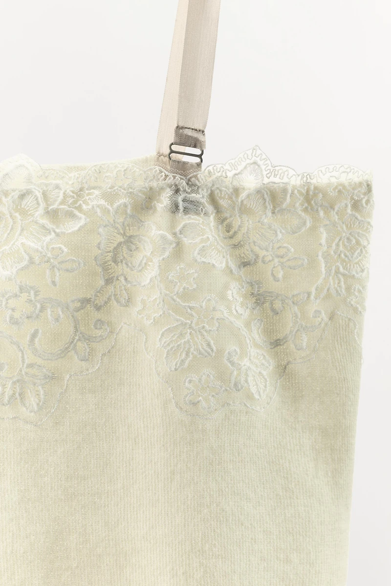 EMBROIDERED LACE KNIT TOP