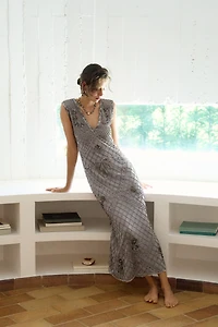 ROBE EN TULLE BRODÉE ET FANTAISIE