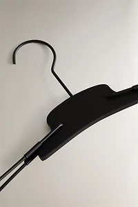CINTRE MÉTALLIQUE PLIABLE