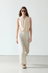 Flowing barrel fit trousers