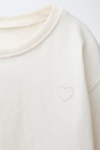 BASIC EMBROIDERED HEART T-SHIRT