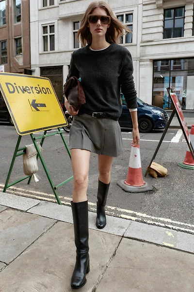 PLEATED BELTED SKORT