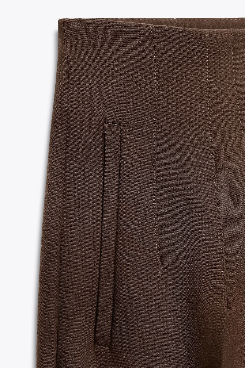 PANTS WITH A HIGH WAIST