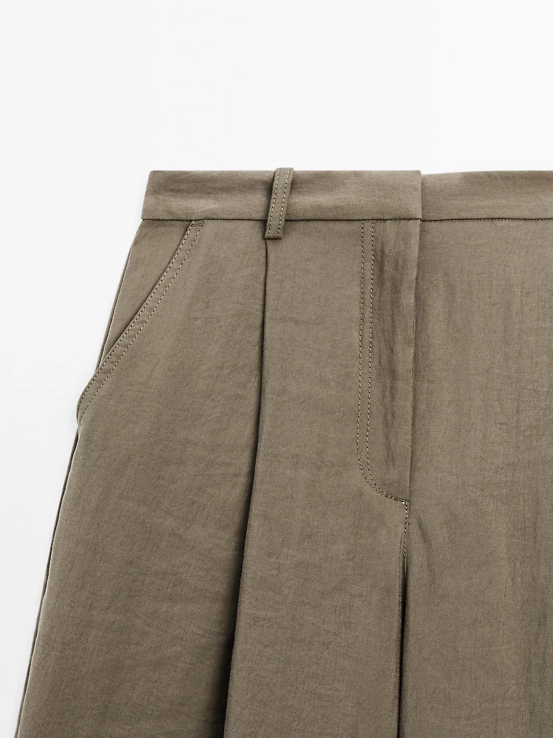 Wide-leg cropped trousers with darts