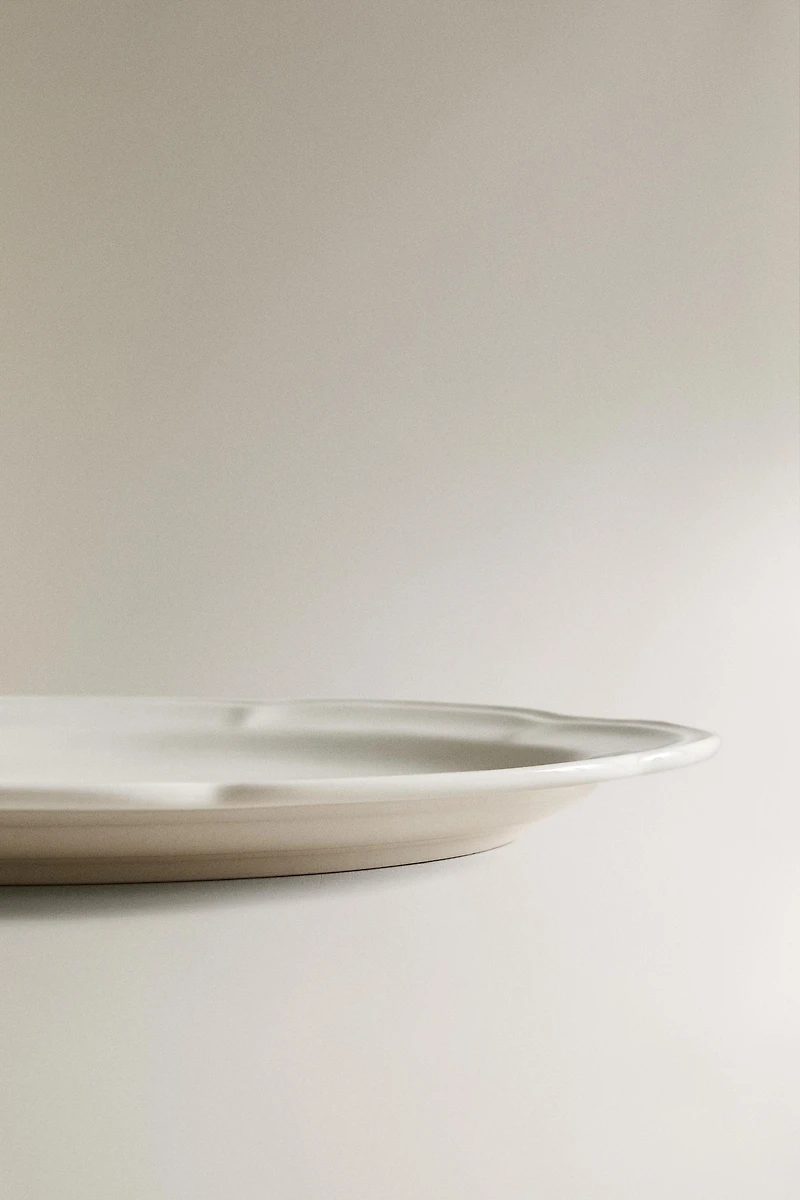 RAISED DESIGN PORCELAIN SERVING DISH
