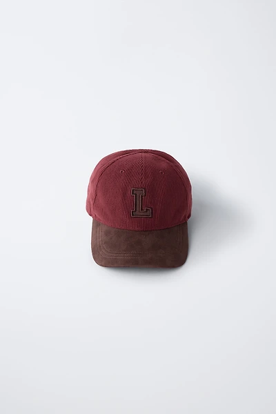 CASQUETTE EN VELOURS CÔTELÉ INITIALE
