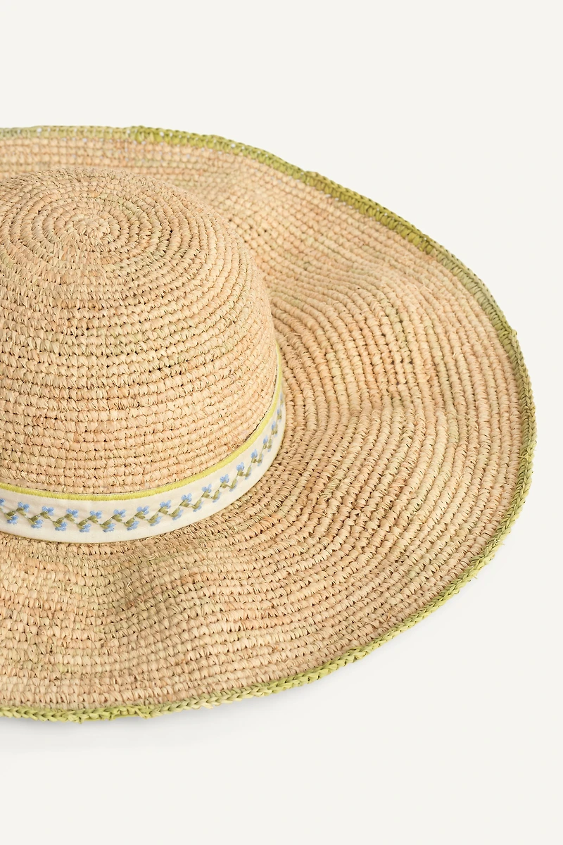 BONNET EN RAFIA À RUBAN BRODÉ ÉDITION LIMITÉE
