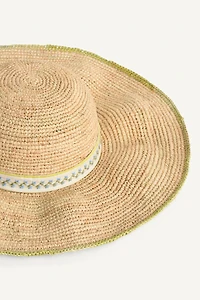 BONNET EN RAFIA À RUBAN BRODÉ ÉDITION LIMITÉE