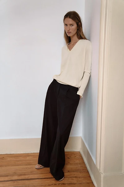 EXTRAFINE KNIT V-NECK JUMPER