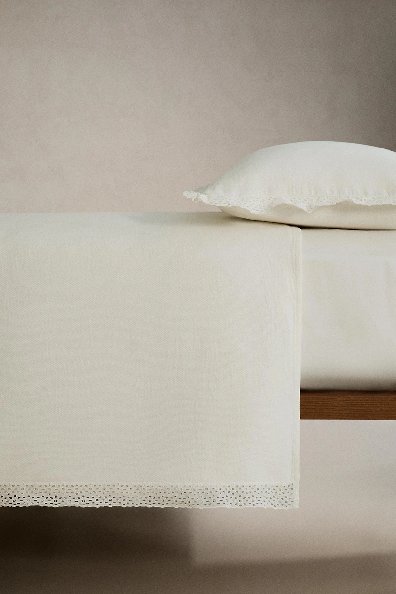 COTTON BEDSPREAD WITH EMBROIDERED RUFFLE
